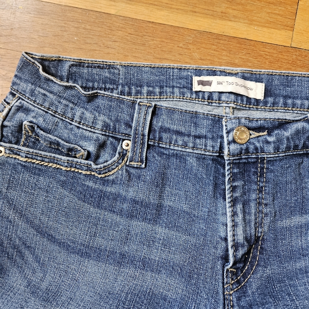 Women's Levi's Jeans in 524 Too Superlow fit. Size 13M 31×32.